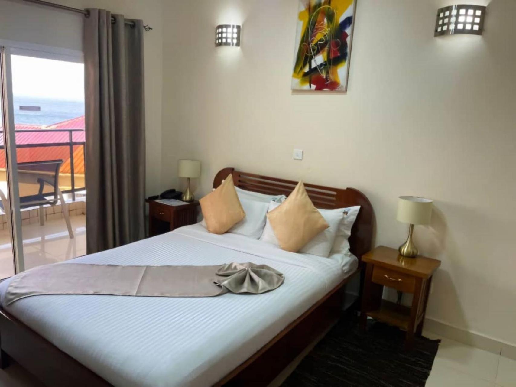 Hotel Barmoi Freetown Esterno foto