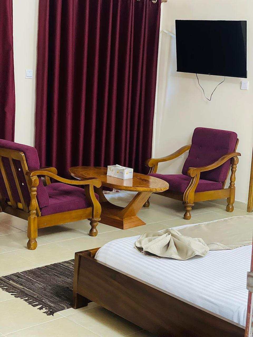 Hotel Barmoi Freetown Esterno foto