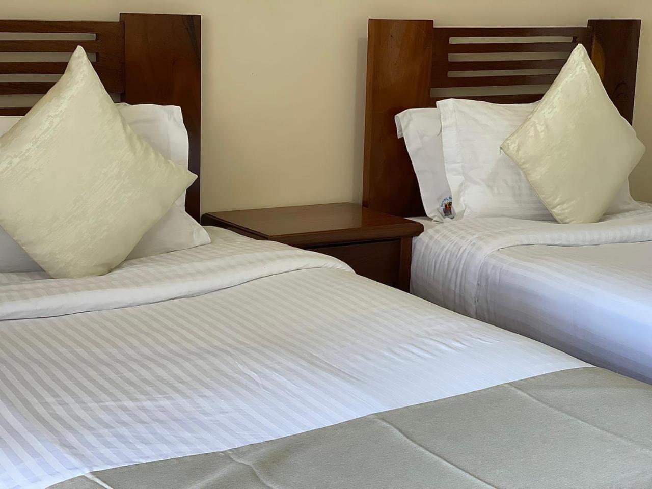 Hotel Barmoi Freetown Esterno foto