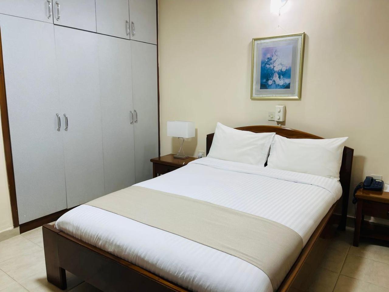 Hotel Barmoi Freetown Esterno foto