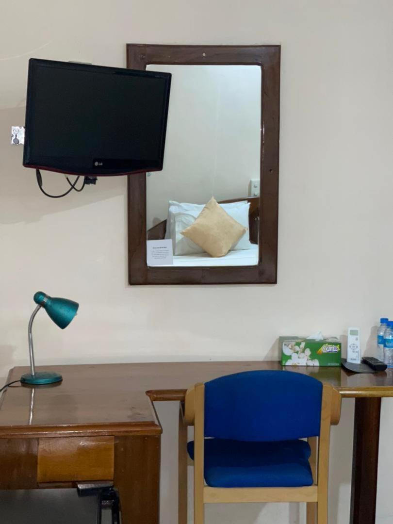 Hotel Barmoi Freetown Esterno foto