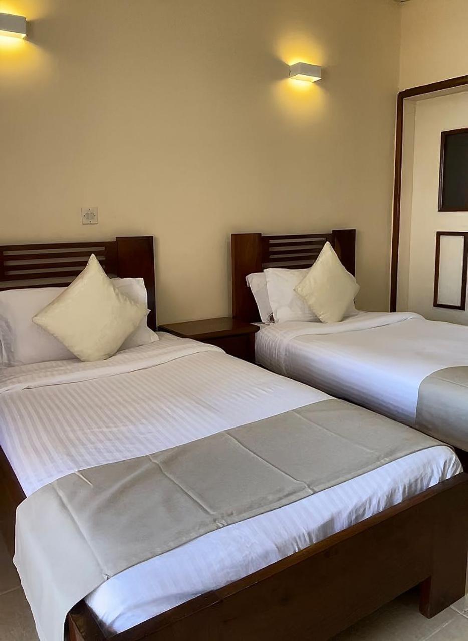 Hotel Barmoi Freetown Esterno foto