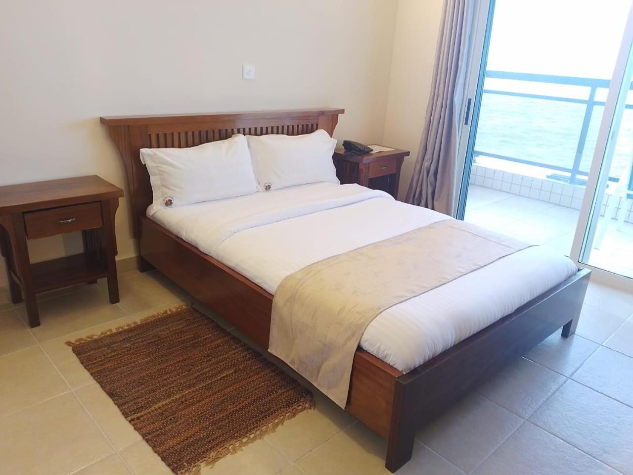 Hotel Barmoi Freetown Esterno foto
