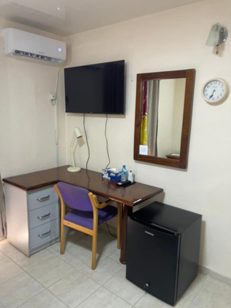 Hotel Barmoi Freetown Esterno foto