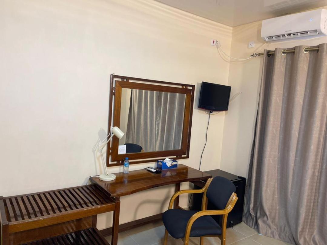 Hotel Barmoi Freetown Esterno foto